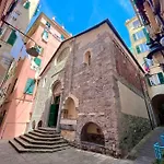 Una Finestra Nel Centro Storico